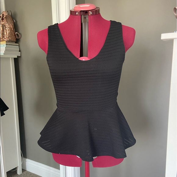 π±2/$30 NWOT Design Lab Lord & Taylor Peplum Top - Picture 1 of 5